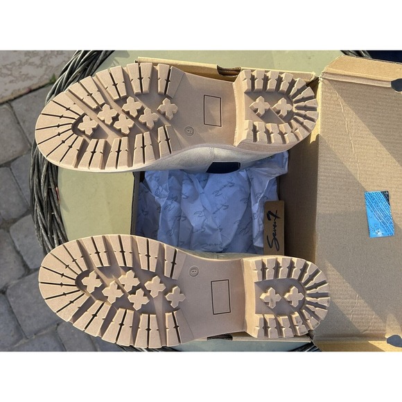 NEW!! seven7footwear, Billie Ankle Boot. Color: Gold. Size 9. With Box & Tag. - Picture 4 of 5